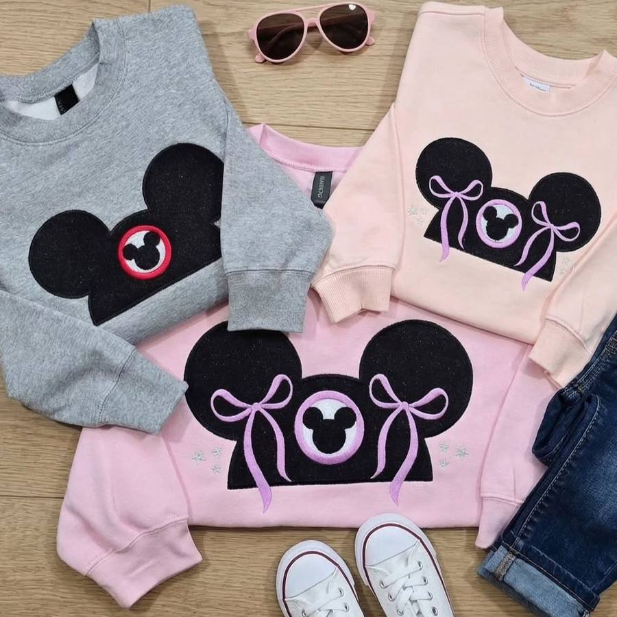 Mickey family crewneck embroidery sew-out